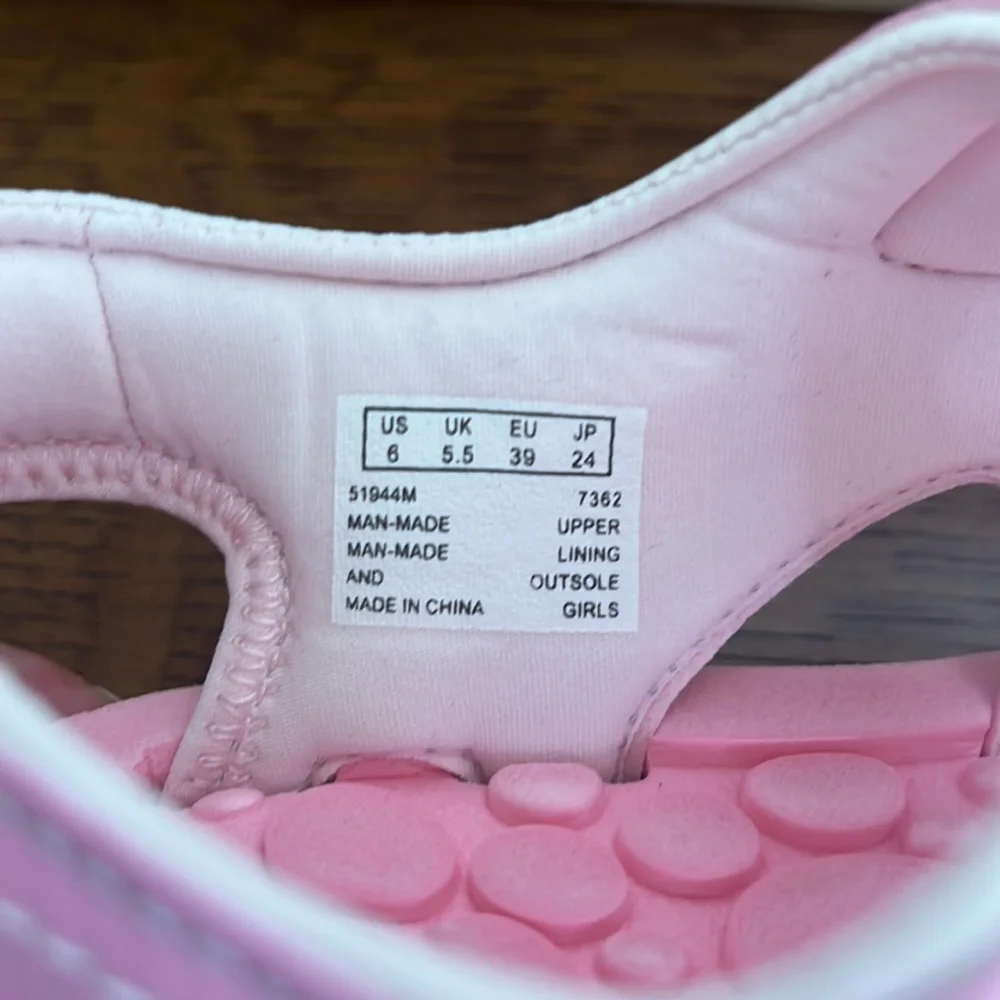 Timberland sandals Juniors size 6 sandstomper new in Box Pink (fits me womens 7)